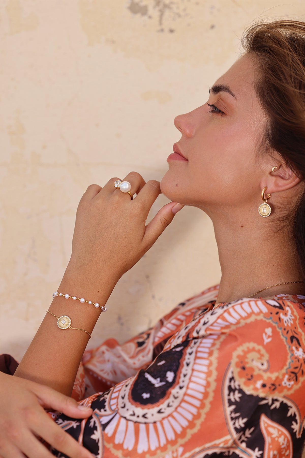 Future zirconia earrings, Gold