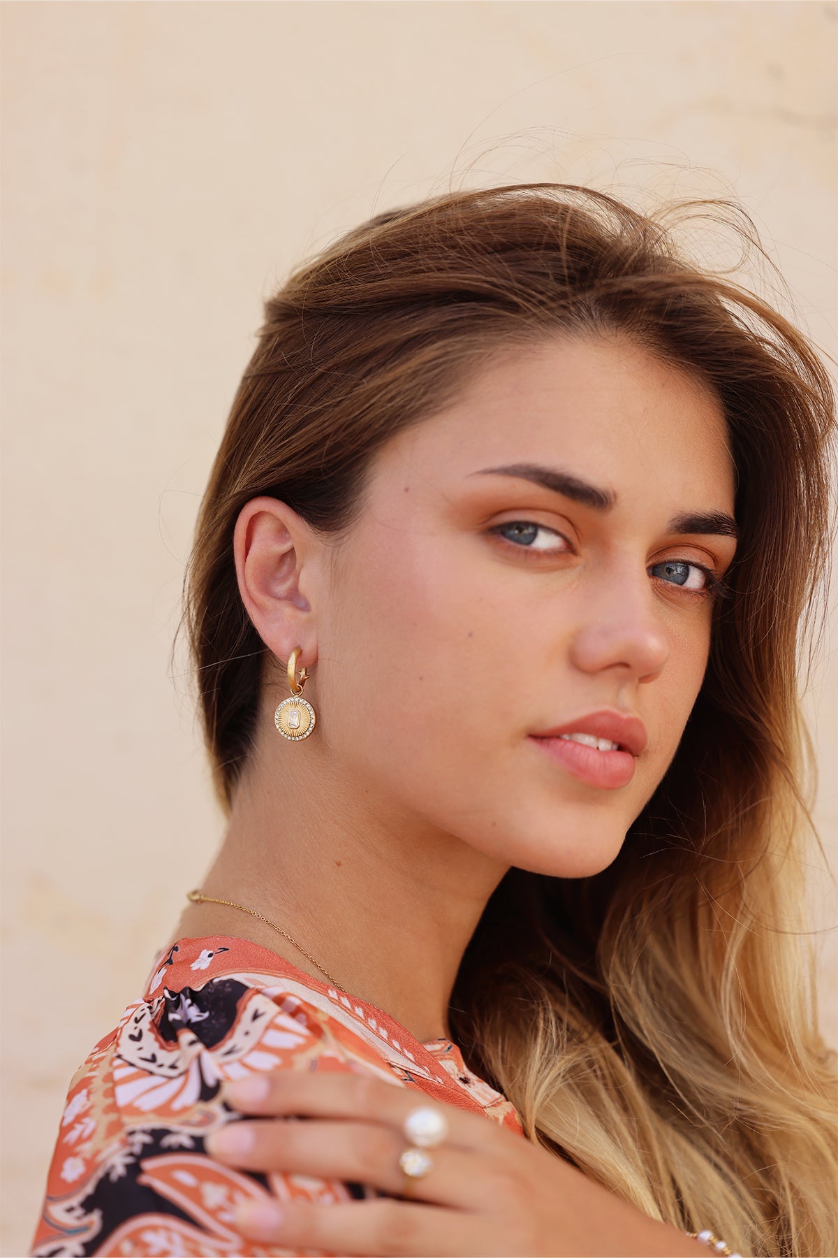 Future zirconia earrings, Gold