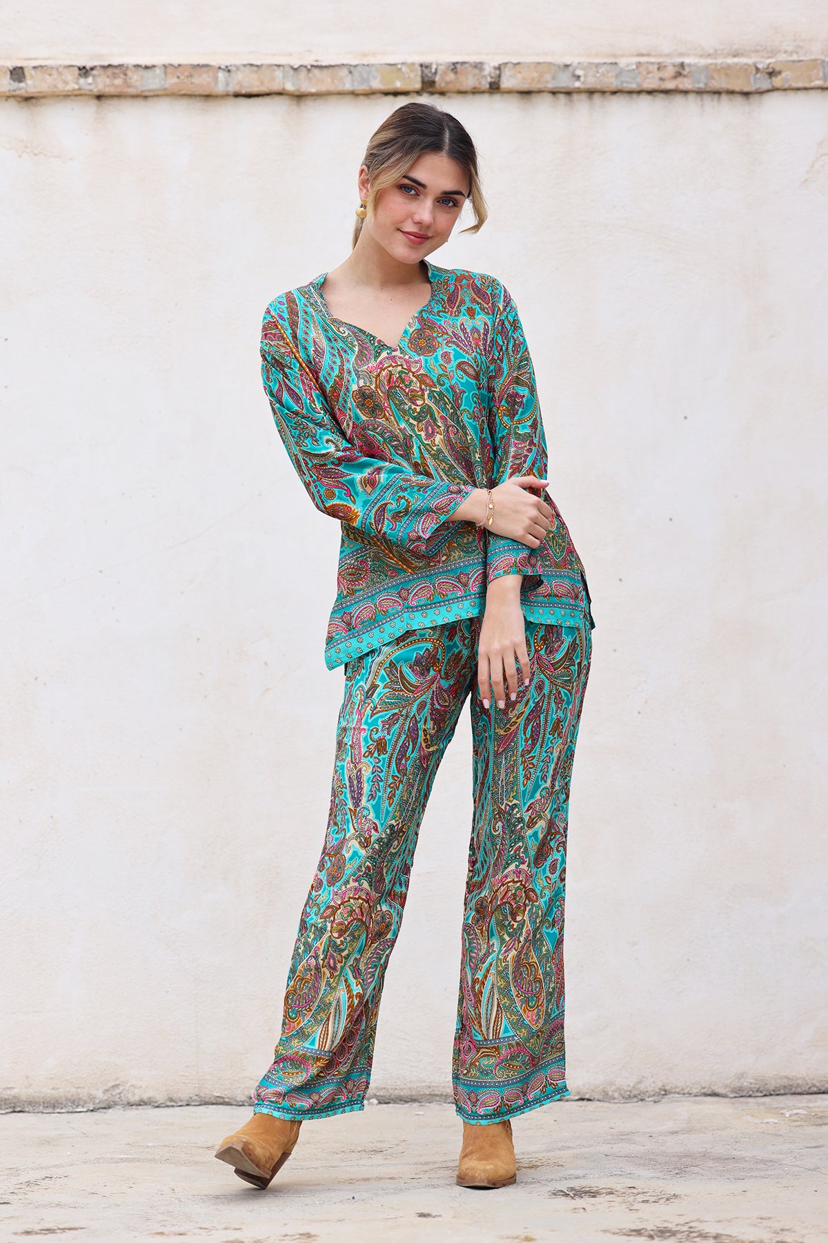 Silk blouse, Taj Mahal