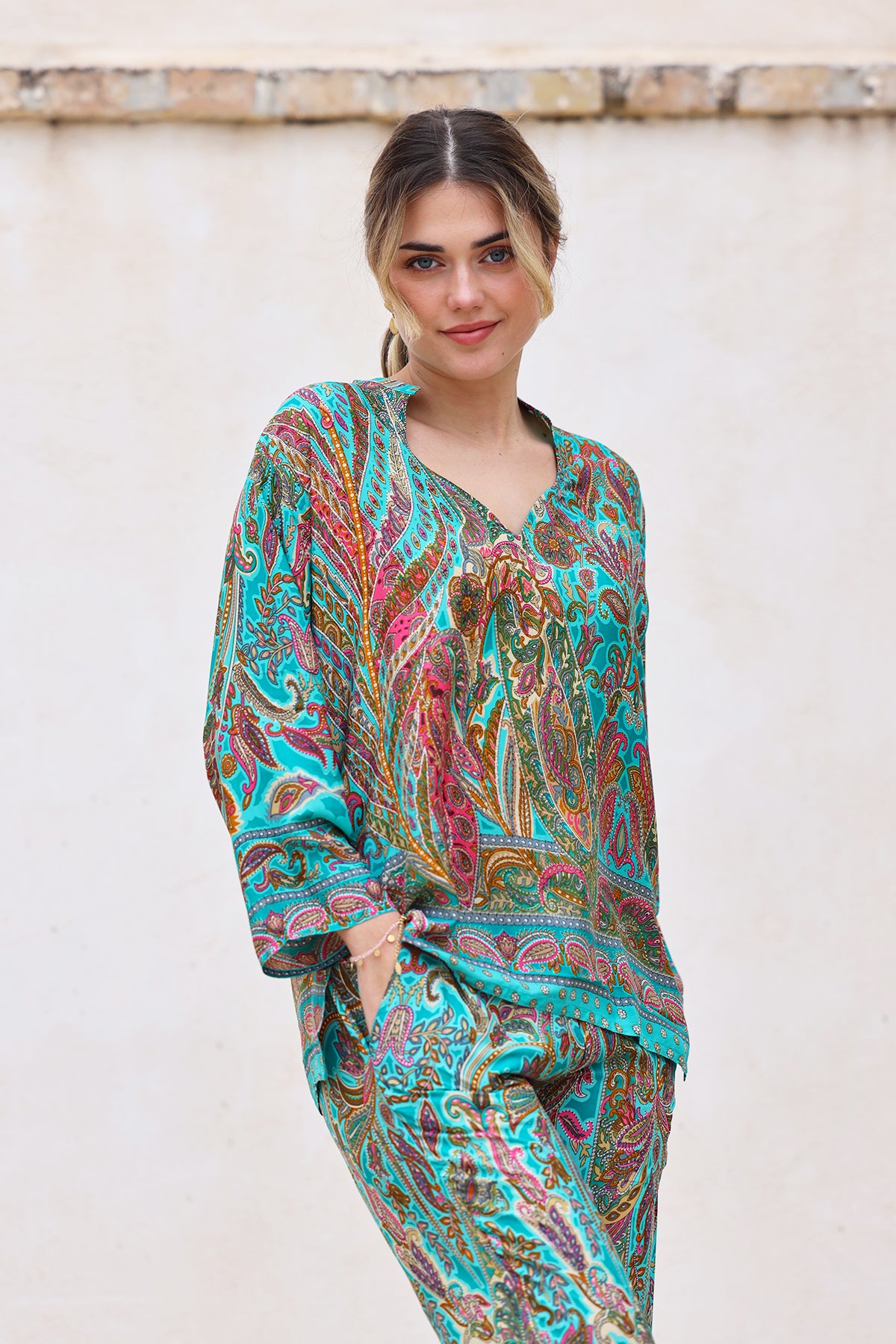 Silk blouse, Taj Mahal