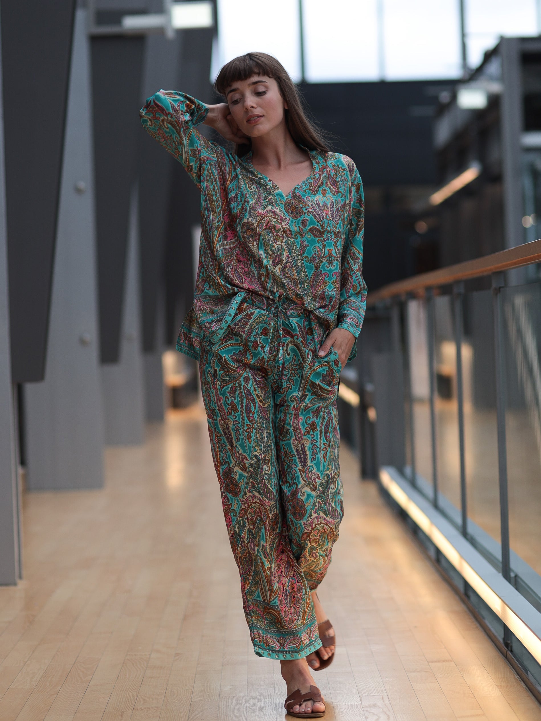 Silk blouse, Taj Mahal