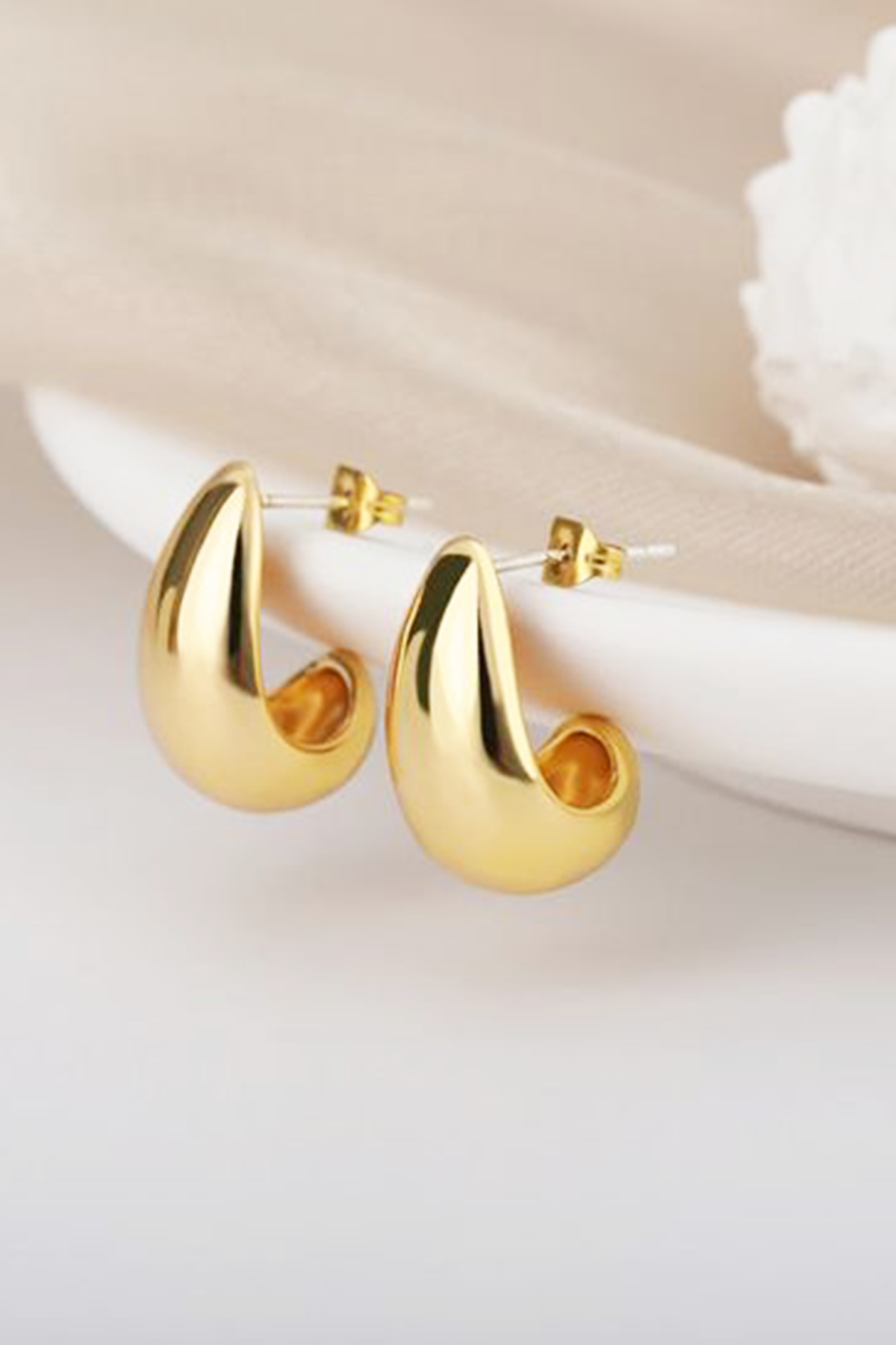 Banana half-hoop earrings, Gold