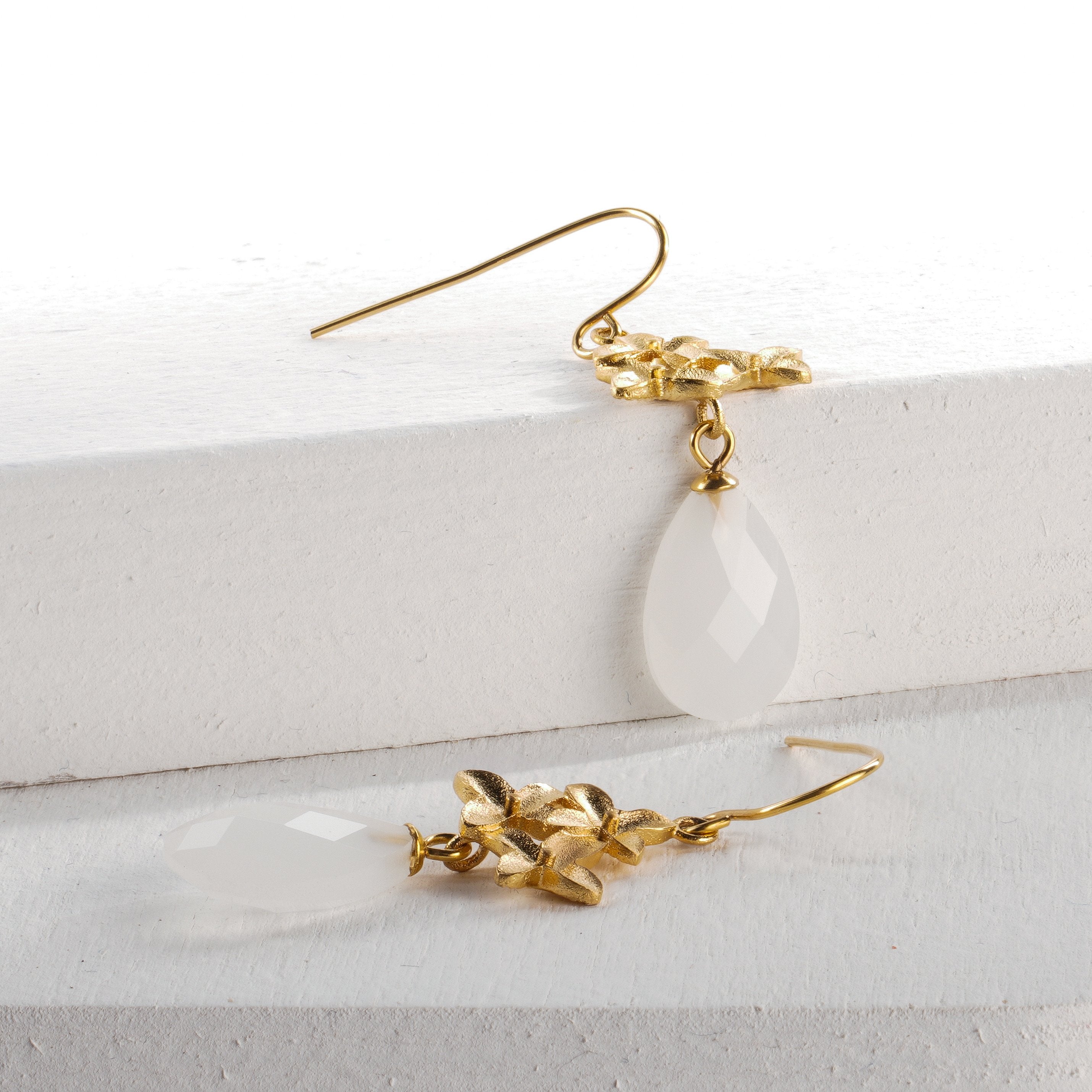 Cherry Flower earrings - White linen